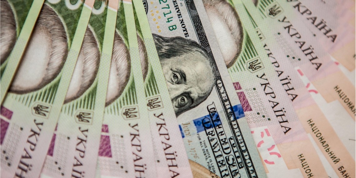 Курс гривны относительно доллара продолжает укрепляться