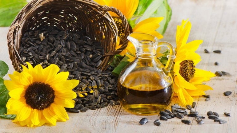 The Eastern New Year and falling palm oil prices are putting pressure on sunflower oil prices