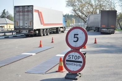 На подъездах к морпортов Украины введен контроль веса автомобилей