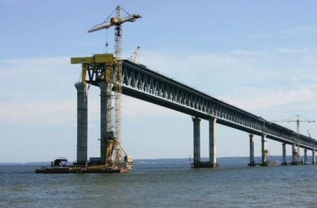 Строительство Керченского моста помешает крупным судам заходить в Азовские порты