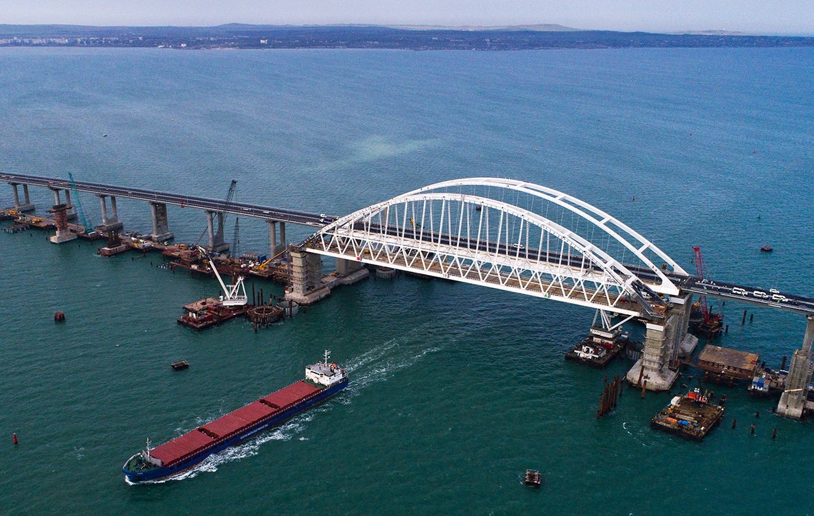 Reuters reports on Russia's restriction on the movement of commercial vessels in the sea of Azov