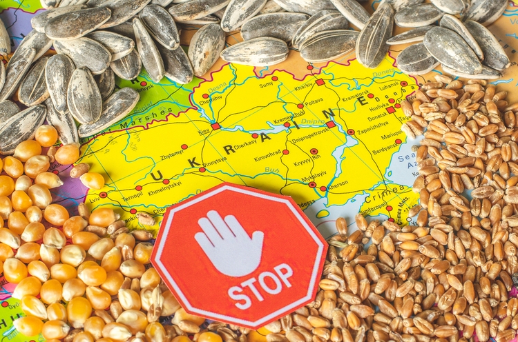 Єврокомісія вважає неприпустимим одностороннє обмеження імпорту зерна країнами ЄС