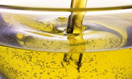 В сезоні 2014/15 МР Україна виробила 4,2 млн. тон олії, з яких 3,9 млн. тон експортувала