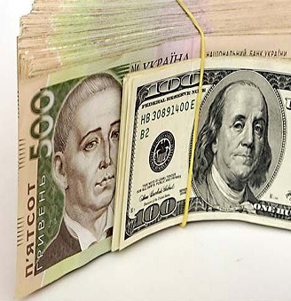 Курс долара продовжує зростати попри активні продажі валюти Нацбанком