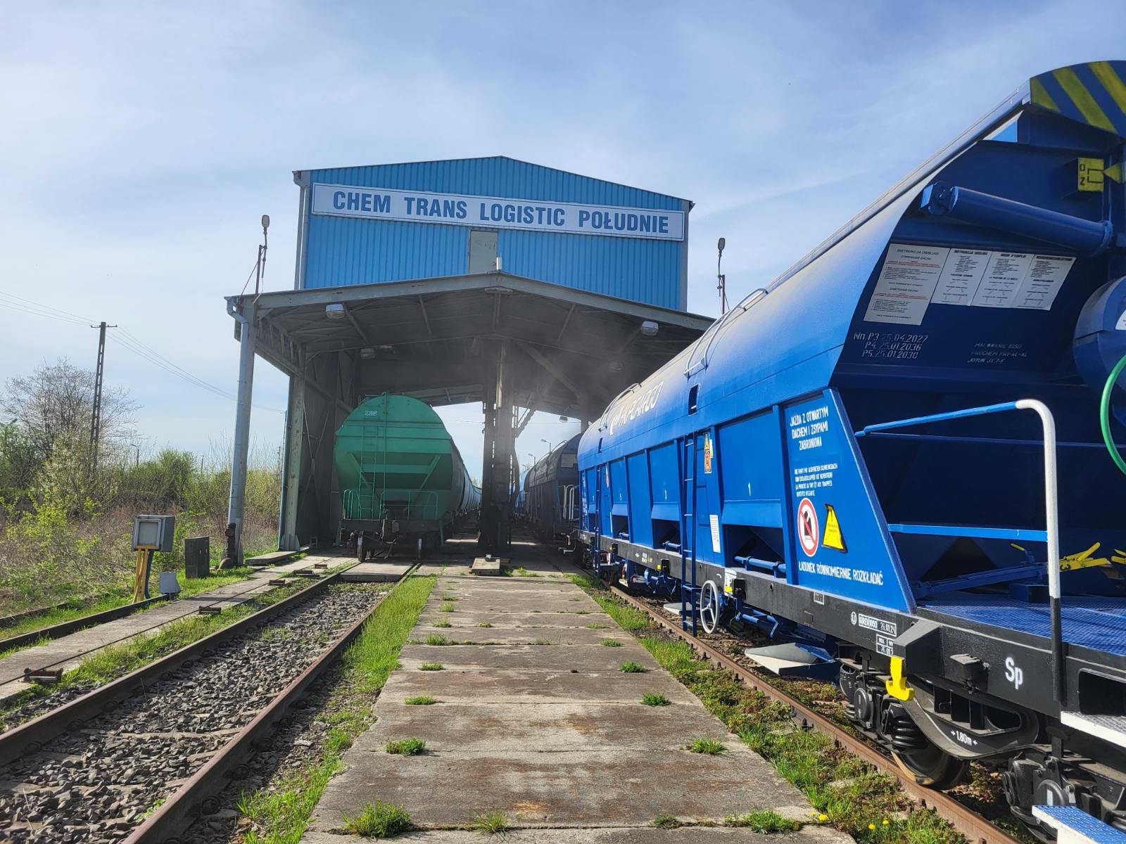 More than 20,000 freight cars have accumulated at western border crossings, which are idle for 20-25 days.