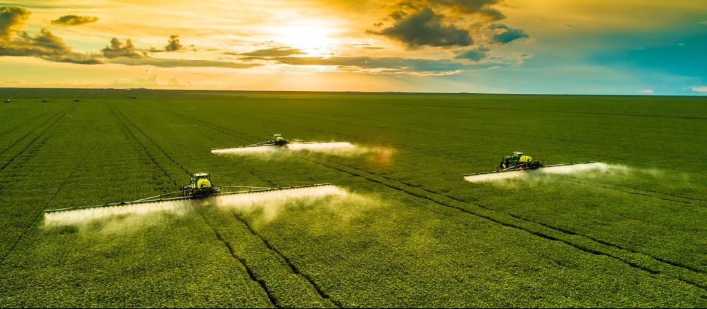 USDA резко снизил оценку площадей сева для пшеницы в США и увеличил для сои, что поддержало котировки 